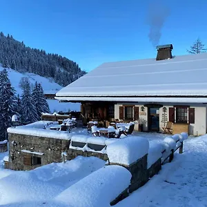 Les De La Serraz Hotel